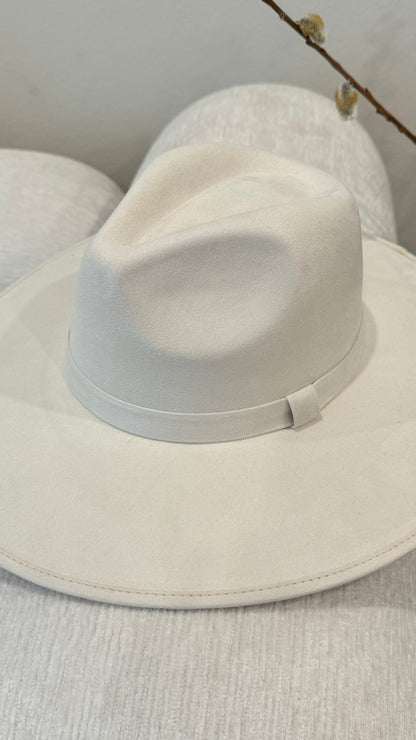 Suede Fedora in Ivory